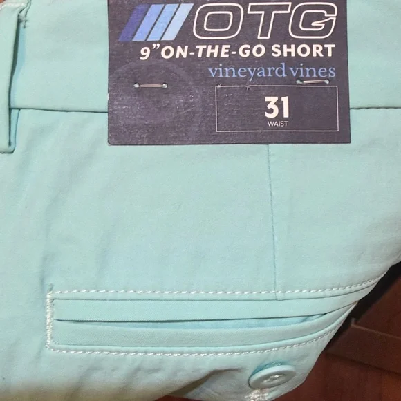 Vineyard Vines Performance On-The-Go 9” Shorts - Picture 2 of 4